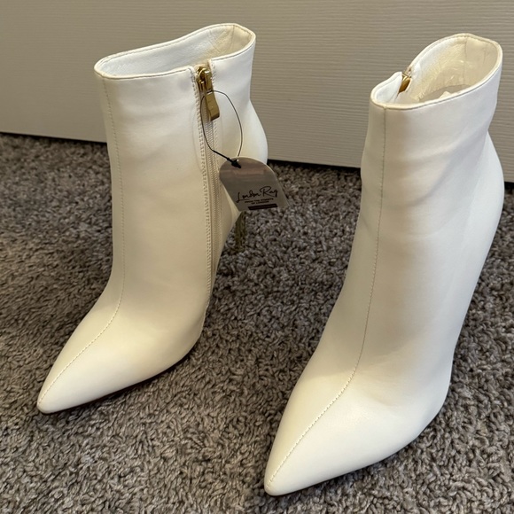 Boot - Picture 2 of 6